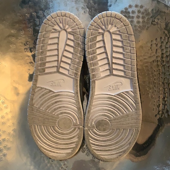 Air Jordans Boys size 3 - Brand New! - Picture 5 of 6